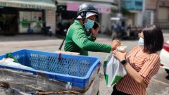Contactless delivery in pandemic in HCMC