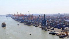 Vietnam records 1.35 billion USD trade deficit in first half of June