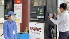 Experts suggest reducing taxes to stabilize gasoline prices