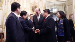 Vietnamese, French PMs hold talks, discussing measures to boost bilateral ties