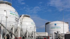 What are the obstacles to LNG projects?