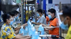 How are Vietnam's economic prospects evaluated in 2022 by overseas organizations?