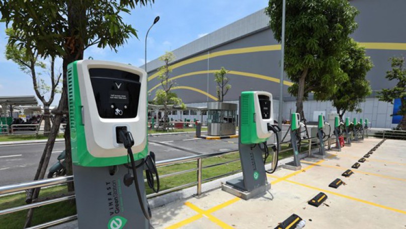 Ministry calls for early issuance of standards, regulations on charging stations