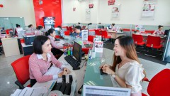 Banks lower saving interest rates right after Tết
