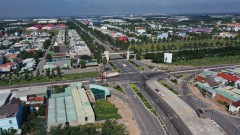 Shares end the week in the red on selling pressure