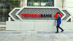 Market falls despite positive news on repayment terms