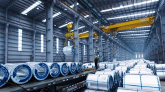 Indices inch lower despite gains of steel stocks