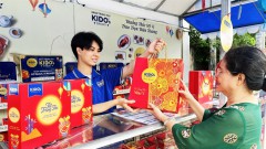 Mooncakes sell out as companies use multiple sales channels