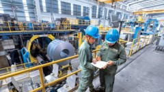 Market extends gains on improved liquidity