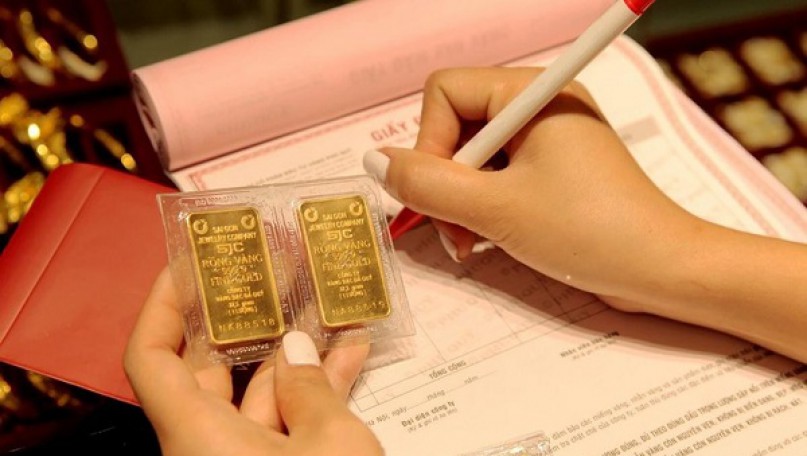 Is it legal to ban cash transactions for gold?