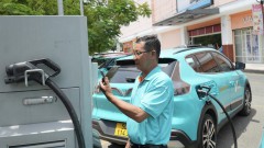 Electric car market: Abundance of options, infrastructure shortfall