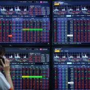 Vietnam stock market: Is it time to buy in November?