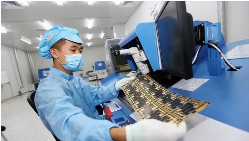 Vietnam sees opportunities to attract investments in electronics support industries