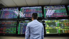 Will foreign investors turn net buyers of Vietnamese stocks in 2025?