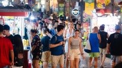 Crowds flood in Sunset Town: Flights touch down every 5 minutes as Phu Quoc tourism booms!