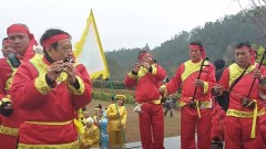 Yen Tu Spring Festival opens