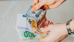 Any peace deal in Ukraine would benefit the euro?