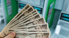 What is the best currency in 2025?