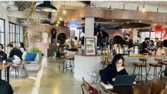 Vietnam’s coffee shops boom amid business closures