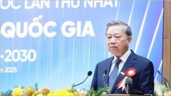 Maximum support for data industry to turn Vietnam into digital nation: Party chief