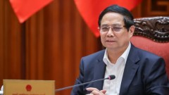 As US tariffs loom, PM urges support for people, businesses