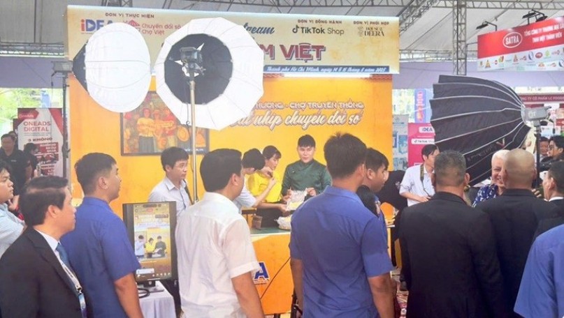 Small traders enter digital age