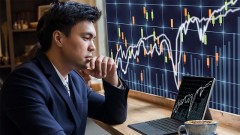 Which currencies may challenge the US dollar in the future?
