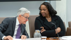 What is the correlation between FED independence and inflation?