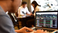 VN-Index continues a tug-of-war phase
