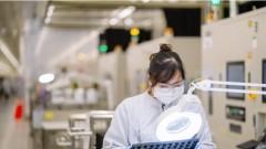 Hanoi urged to master semiconductor technology, production with new initiatives