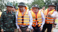 Party chief visits flood-hit Hue city