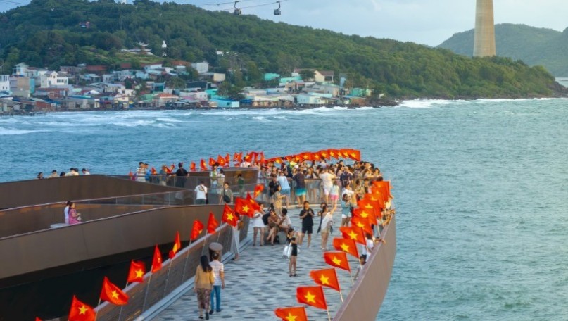 Promoting advantages to take tourism to international level