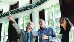 Foreign investors slow net selling in Vietnam