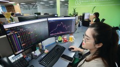 Stock Market Daily Forecast: Restructuring portfolios for some stocks