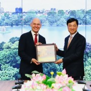 Hanoi seeks Dutch experience in “material passport” model