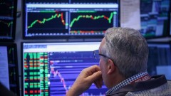 Stock Market Weekly Forecast: Seeking opportunities after the VN-Index stabilizes