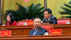 [In Pictures] Delegates discuss the Congress's draft documents