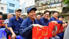 Enterprises bring the warmth of spring to workers ahead of Lunar New Year