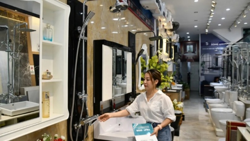 Tet renovation rush strains Hanoi crews, lifts finishing material costs prices