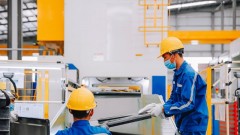 How did SMC return to profit?