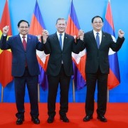 Viet Nam, Laos and Cambodia walk side by side, sharing aspirations for&nbsp;development