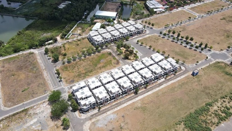 Infrastructure plans fuel surge in Hanoi suburban land auctions