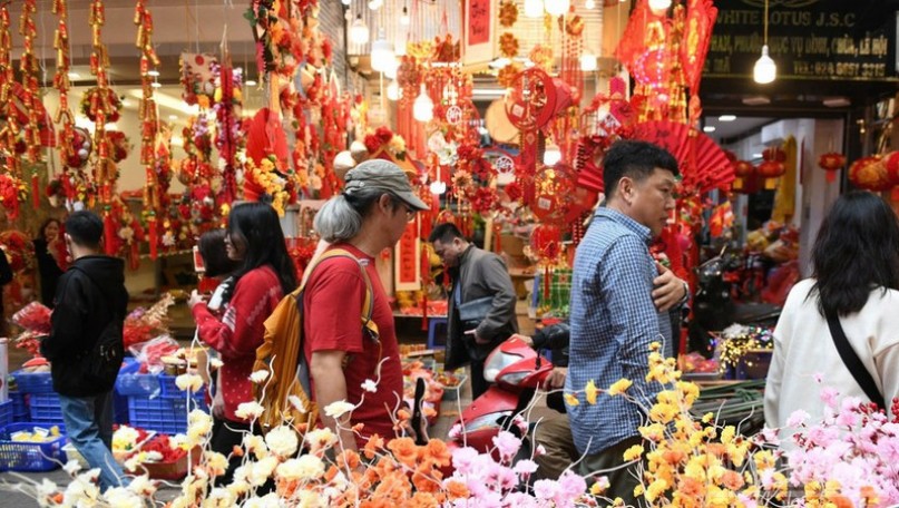Vietnamese travellers embrace long holiday to celebrate Tet in their own way