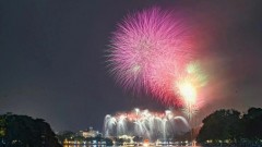 Looking up at Tet, Looking down at Tet