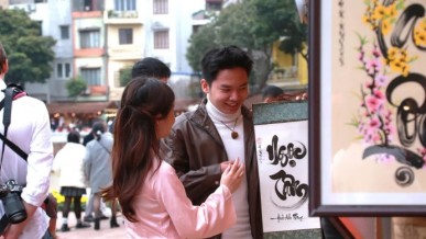 Red paper, rising hopes: Tet calligraphy lights up Hanoi