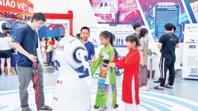 Strong investment in people is key to AI breakthroughs: Technological professor