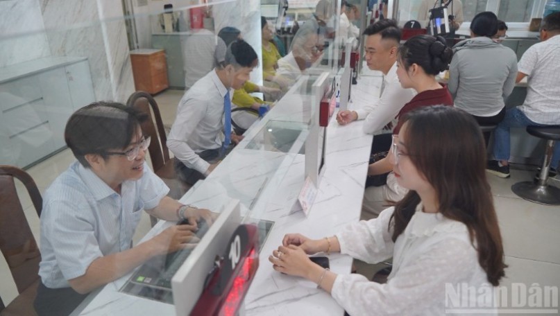 Innovating leadership methods and promoting private economy