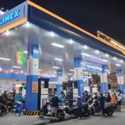 Should Vietnam cut fuel import tariffs to 0%?