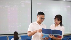 Short-term risks persist: What investment strategy should investors adopt?