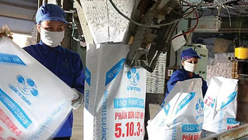 Holding or&nbsp;selling fertilizer and oil & gas stocks?